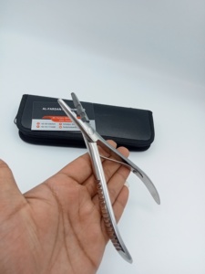 Pince à extensions de cheveux en acier inoxydable de qualité chirurgicale avec deux trous, utilisée pour ouvrir et fermer les perles, outils de coiffure - Product Image 6