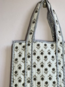 Bolso Tote Acolchado con Diseño Floral, de Tela de Algodón, Reutilizable, Estilo Minimalista, para Todas las Temporadas, con Parte Superior Abierta - Product Image 2