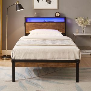 Letto matrimoniale in metallo con piattaforma, testiera e pediera in legno, porta USB per la ricarica, luci LED, non richiede rete a molle, struttura letto grande - Product Image 2