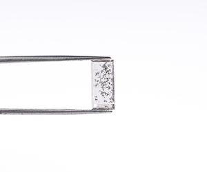 เพชรทรงบาแกตต์แบบเกลือและพริกไทย น้ำหนัก 1.50 กะรัต ยี่ห้อ OM GEMS ราคาขายส่ง เพชรเพาะเลี้ยงในห้องปฏิบัติการ เพชรเม็ดเดี่ยว รับสั่งทำตามแบบ สำหรับผู้ผลิตเครื่องประดับ - Product Image 1