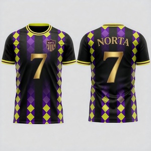 Camiseta de Fútbol para Hombre, Roja y Negra a Rayas, Sublimada, con Escudo y Número 7, Transpirable, de Poliéster, Manga Corta - Product Image 2