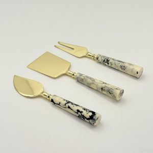 ชุดอุปกรณ์ตัดเค้กแต่งงานสแตนเลส พร้อมที่ปาดเนย มีดตัดชีส ด้ามเรซิ่น ชุดอุปกรณ์ตัดชีส - Product Image 6