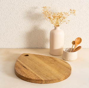 Tabla de cortar cuadrada clásica de bambú con una ilustración divertida de ensalada flotante. Disponible a precio de mayorista - Product Image 5