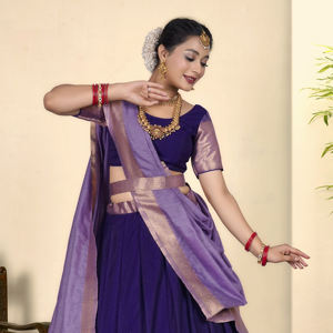 ชุดเลเฮนกาโชลีผ้าไหมบานาราซี พร้อมขอบผ้าทอลายซารีอย่างดี ยาวถึงพื้น ไม่ยับง่าย เหมาะสำหรับงานปาร์ตี้ งานดิวาลี งานแต่งงาน ขายส่ง - Product Image 1