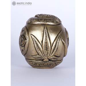 Pièce maîtresse d'orbe rituelle circulaire de 3 pouces faite à la main pour la décoration intérieure, le temple et les cadeaux fabriqués en Inde - Product Image 2