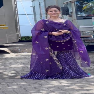 Ensemble Kurti Sharara en velours de viscose pur VASTRA COTTAGE avec broderie, entièrement cousu, imprimé numérique, dupatta en faux georgette - Product Image 3