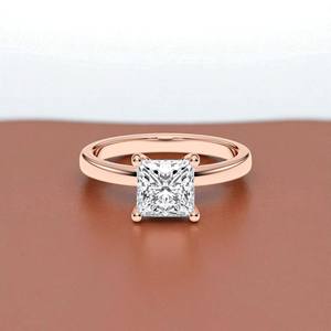 Anillo de compromiso solitario con diamante de corte princesa de 3.00 quilates F-G/VS cultivado en laboratorio, engastado en oro macizo para mujer - Product Image 2