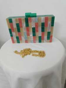 Bolso de Mano de Resina de Diseño con Cierre Magnético y Cadena Metálica para Cenas Formales, Bodas y Fiestas, Precio Directo de Fábrica, Venta al Por Mayor B2B - Product Image 4
