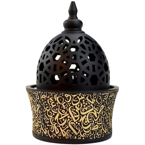 Brûleur d'encens Bakhoor (Mabkhara) de style calligraphique, fermé et aromatique, avec plateau en résine à l'intérieur, haut et noir - Product Image 1