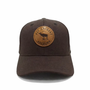 Casquettes de baseball gravées découpées au laser avec écusson en cuir personnalisé - Product Image 1