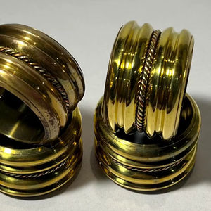 Elegante Anillo de Servilleta de Metal Perfecto para Cenas Formales, Celebraciones Festivas y Presentaciones de Mesa Refinadas - Product Image 1