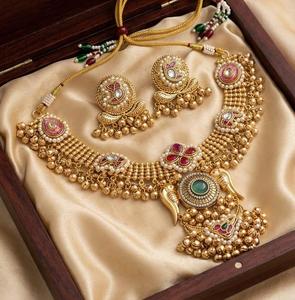 Collier de qualité supérieure avec de magnifiques boucles d'oreilles, ensemble léger pour mariée, parfait pour les mariages, les occasions festives, allure luxueuse - Product Image 1