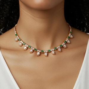 Conjunto de collar y pendientes con piedra esmeralda para compromiso y ocasiones festivas, diseñado en plata de ley Gajaah 925 para novias. - Product Image 4