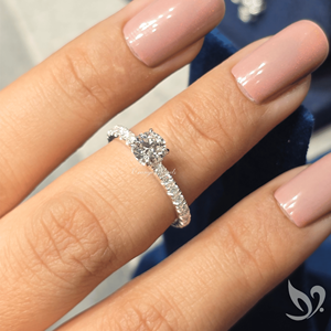 Anillo con Halo Oculto de Diamante Cultivado en Laboratorio de Corte Redondo de 0.50 CT en Oro Sólido de 10K |   Joyería de Compromiso Certificada por IGI - Product Image 5