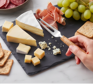 Ensemble de couteaux à fromage en acier inoxydable martelé, 3 pièces, manche en bois, fourchette, spatule, lame perforée, pour usage domestique - Product Image 6