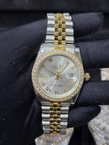 Montre automatique de luxe pour femme avec cadran analogique personnalisé de 36 mm, bracelet en acier inoxydable et boîtier en moissanite - Product Image 6