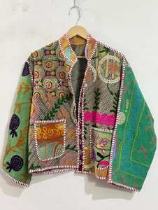 Veste vintage en patchwork Kantha avec broderie Suzani, col mandarin, manches longues, veste d'automne pour femmes - Product Image 3