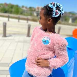 Suéter Peludo JJoa para Niña Pequeña con Coletero, Suéter Rosa Suave con Parche Bordado para Niñas Pequeñas, Ropa Casual - Product Image 3