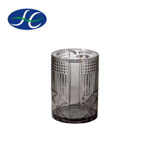 Ensemble de porte-savon en acrylique gris, distributeur de liquide, porte-brosse à dents Kate - Product Image 1