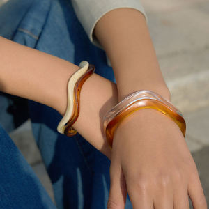 Bracelet tendance en résine acrylique rose rouge et jaune, anneaux carrés, boucles irrégulières empilées pour femmes - Product Image 3