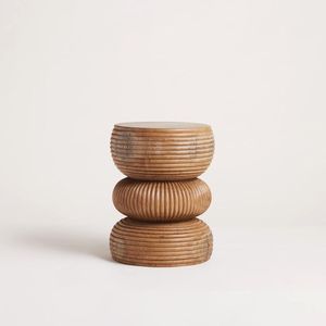 Mesa Auxiliar de Madera Refinada con Estructura Elegante para Lámparas Decorativas y Plantas de Interior - Product Image 5