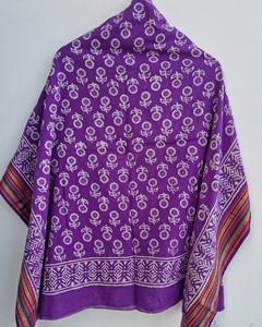 Paréo en coton violet imprimé à la main avec bordure Zari, motif floral, léger, style bohème, pour la plage ou comme cache-maillot d'été - Product Image 4