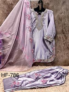 Collection de salwar kameez en satin brodé, catalogue complet disponible à prix de gros. - Product Image 3