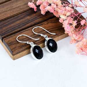 Pendientes de Plata de Ley 925 con Espinela Negra Facetada, Joyería con Piedras Preciosas, Regalo Boho Hecho a Mano para Ella - Product Image 1