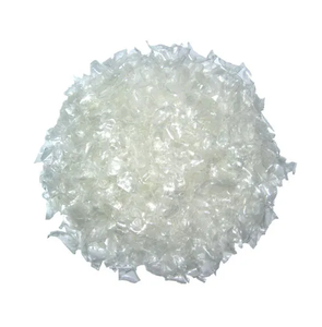 Flocons de bouteilles PET vertes, lavés à chaud, déchets de plastique PET, rebuts plastiques - Product Image 1