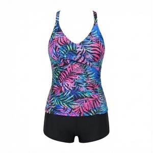 Ensemble tankini 2 pièces pour femmes, imprimé feuilles tropicales, haut croisé à bretelles avec détail froncé et short, maillot de bain à séchage rapide - Product Image 1