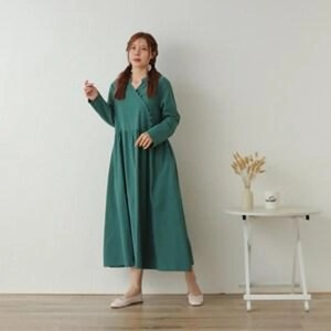 Robe midi en lin biologique 100% coton faite à la main pour femmes, coupe ample, manches courtes, vêtements sur mesure en grande taille, cadeau pour elle - Product Image 1