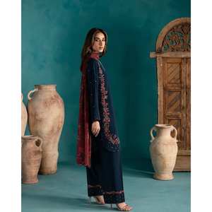 Ensemble haut-bas et Dupatta de créateur avec séquence de broderie Taille de travail XL - Product Image 6