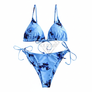 Conjunto de bikini azul tie-dye para mujer con tirantes ajustables y lazos laterales, corte regular, spandex, poliéster, traje de baño, ropa de playa para damas - Product Image 1