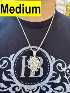 Collar de Plata de Ley 925 de Lujo con Colgante de Cabeza de Medusa Chapado en Oro de 18K, Diseño de Mitología con Pelo de Serpiente y Moissanita - Product Image 4