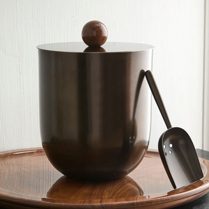 Seau à glace moderne en métal avec couvercle amovible en bois naturel, design contemporain minimaliste, isolé, idéal pour les bars, les fêtes et les événements de mariage - Product Image 6