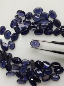 Iolita Púrpura Natural de 8x6MM, Corte Ovalado, Gema Suelta de la Mejor Calidad con Efectos Pleocroicos para Joyería - Product Image 3