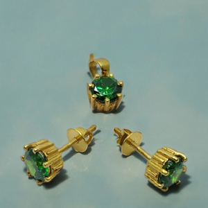 Juego de Aretes y Colgante de Oro de 22K con Piedra Verde, Corte Redondo Clásico, Joyería de Diseño para Mujer, Uso Diario y para Fiestas - Product Image 3
