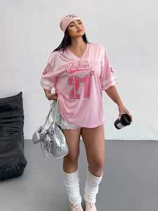 Jersey Deportivo Personalizado para Mujer, Color Rosa, Talla Grande, Malla Transpirable, Cuello en V, Estilo Urbano, Fabricación OEM al por Mayor - Product Image 4