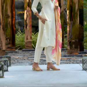 Traje Salwar de Seda India de Diseñador, Moderno y de Alta Gama, con Bordado Exclusivo, para Mujer, Ideal para Fiestas y Eventos Étnicos - Product Image 5