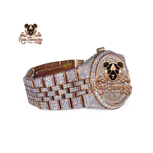 Montre de luxe élégante avec lunette détaillée et bracelet intégré - Product Image 6