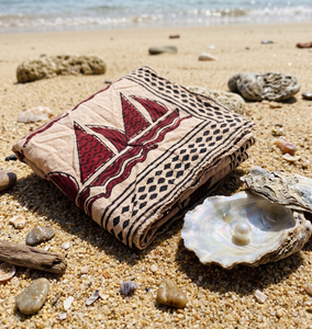 Pañuelo Cuadrado Hecho a Mano con Estampado Indio, Bufanda de Algodón Boho, Accesorio para el Cabello, Regalo para Ella, Duradero para el Verano y la Playa - Product Image 2