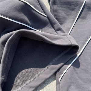Pantalon de survêtement gris foncé pour homme, taille élastique avec cordon de serrage, bande latérale, coupe décontractée, tricoté, poids moyen, pour toutes les saisons - Product Image 4
