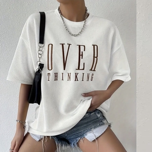 Camiseta de gran tamaño personalizada con hombros caídos para mujer, ropa de calle de algodón liso, transpirable, talla XL con decoración de logotipo - Product Image 4