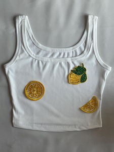 Camiseta sin mangas con cuello en V y botones para mujer, 100% algodón, forro suave Mulmul, transpirable, teñido ecológico, fabricada en India. - Product Image 2