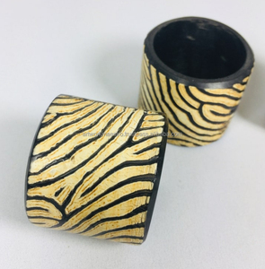 Anneau de serviette en corne naturelle fait à la main par un artisan - Fabrication de qualité supérieure entièrement artisanale - par ARTWORK MAESTRO - Product Image 2