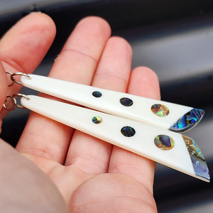 ต่างหูแบบห้อยทำมือ ดีไซน์ดั้งเดิม งานฝีมือจากวัสดุธรรมชาติ - Product Image 2