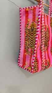 Sac fourre-tout matelassé en velours indien fait main, léger, couleur unie, grand format, souple et tendance, idéal pour le marché et les voyages - Product Image 6
