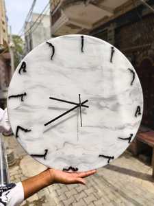Horloge murale Art Déco en résine royale avec affichage à aiguilles, mouvement à quartz, design veineux de luxe pour salon - Product Image 1