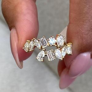 Anillo con Racimo de Diamantes en Oro Amarillo Sólido, Corte Marquesa, Pera, Esmeralda y Redondo, Anillo de Compromiso Único para Ella - Product Image 3