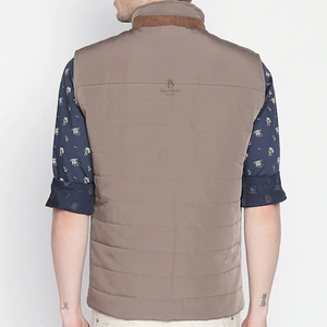 Chaleco acolchado de invierno para hombre, sin mangas, térmico, con tela resistente al agua y cierre de cremallera duradero. - Product Image 4